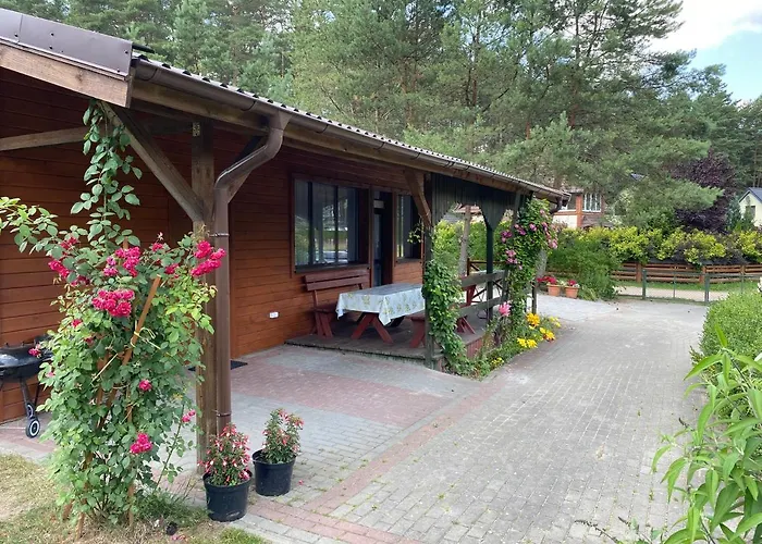 Semesterbostad Letniskowy Nad Jeziorem Wiejskim Lakie (Bytow)