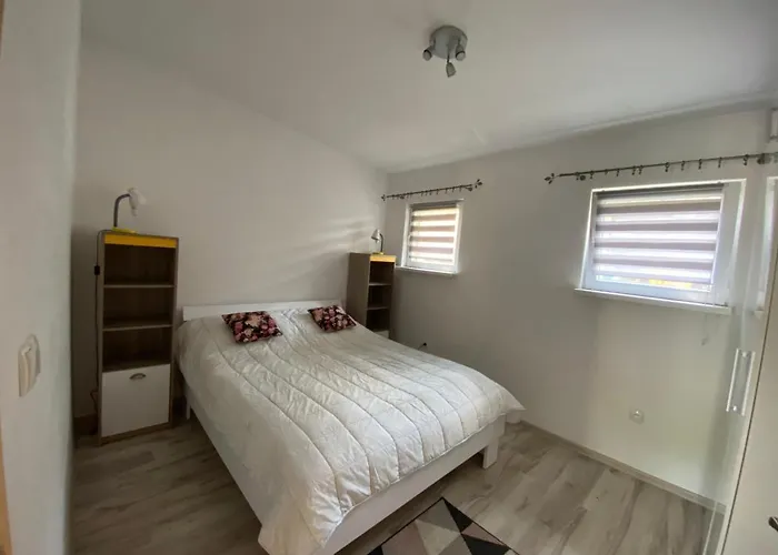 Letniskowy Nad Jeziorem Wiejskim * Lakie (Bytow)